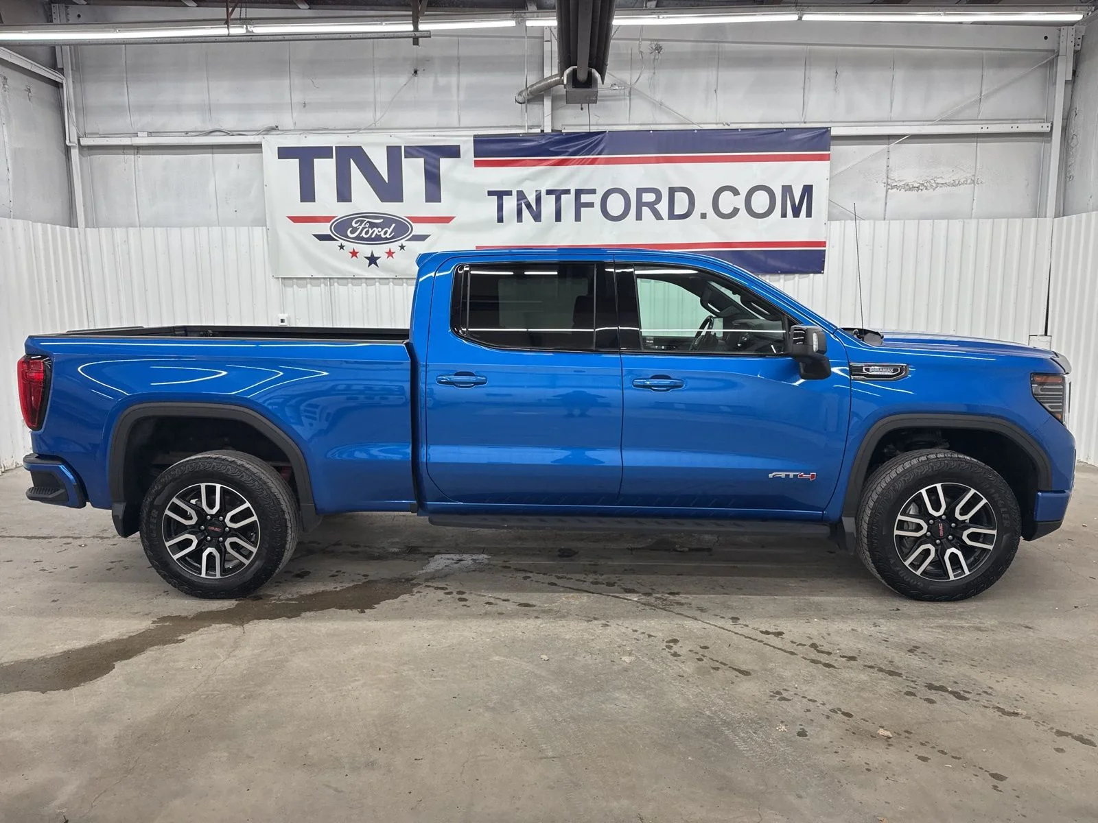 2022 GMC Sierra AT4 4WD Crew Cab Short Box's photo