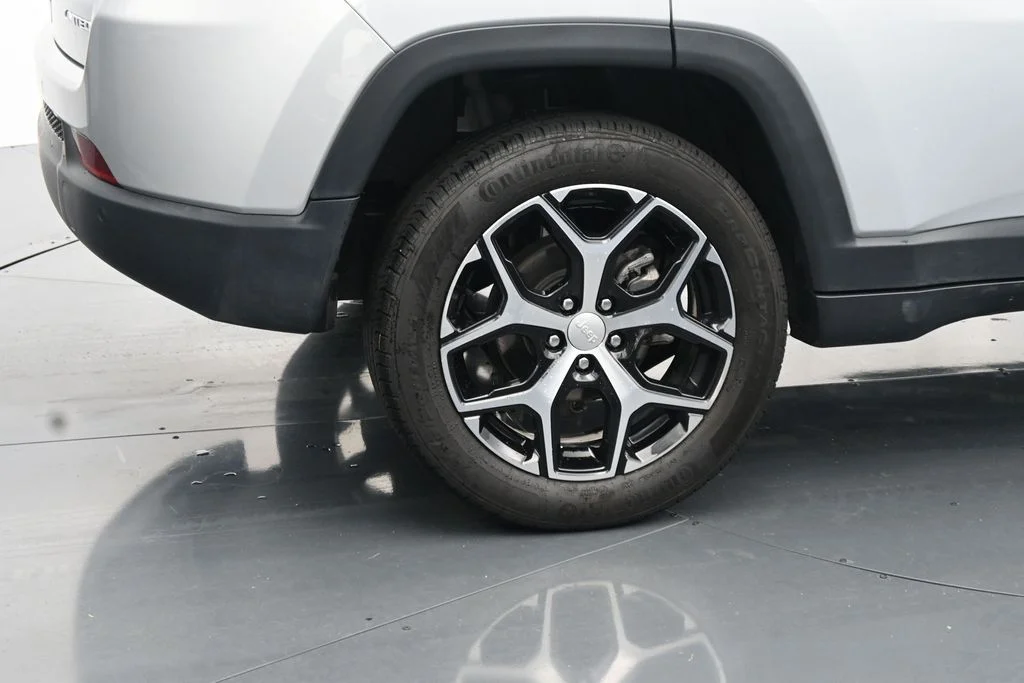 Used 2024 Silver Jeep Limited image 10