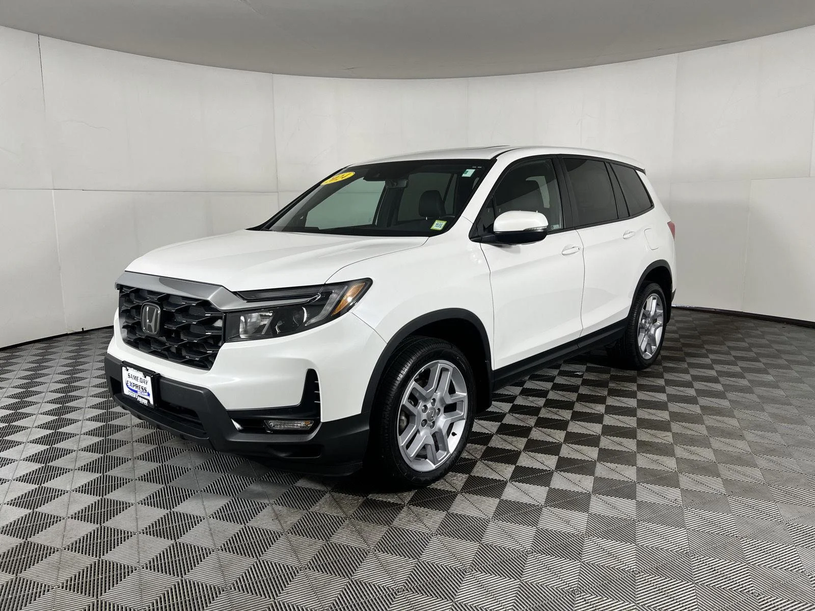Used 2024 Platinum White Pearl Honda EX-L image 22