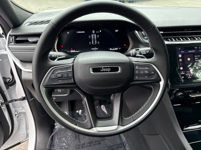 New 2026 Bright White Clear-Coat Exterior Paint Jeep Laredo image 18