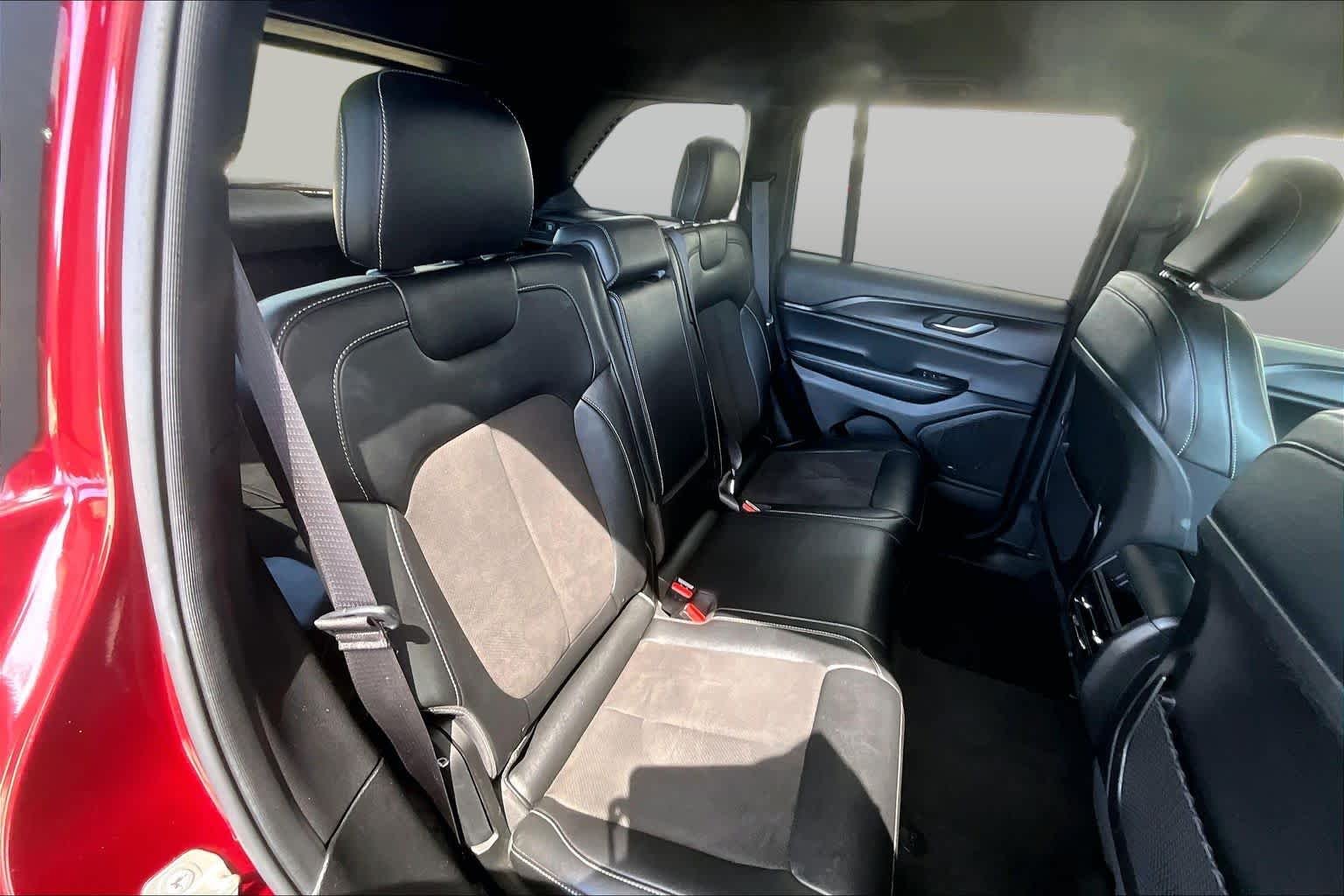 Used 2024 Velvet Red Pearlcoat Jeep Altitude image 20