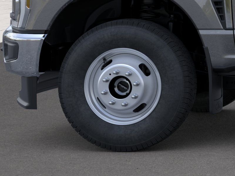 New 2026 Carbonized Gray Metallic Ford XLT image 19