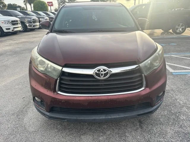 Used 2015 Red Toyota  image 2