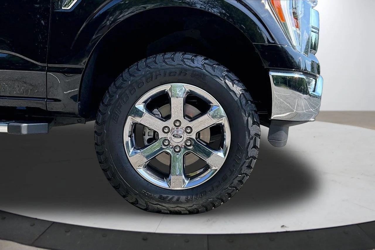 Certified Used 2022 Black Ford Lariat image 34