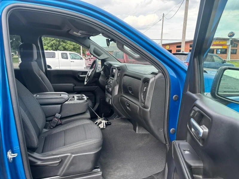 Used 2023 Glacier Blue Metallic Chevrolet Custom image 11