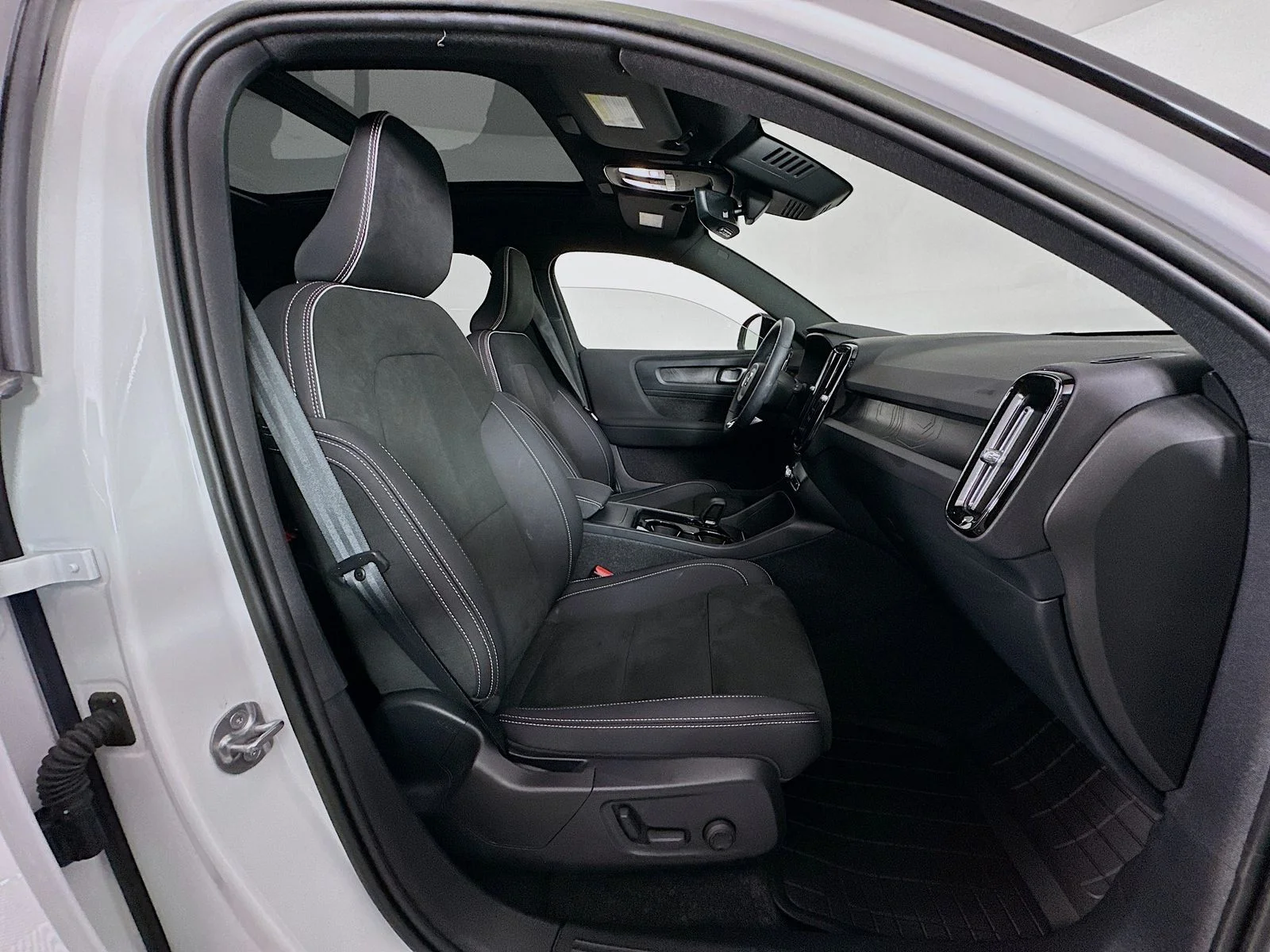 Used 2023 Crystal White Volvo Ultimate image 29