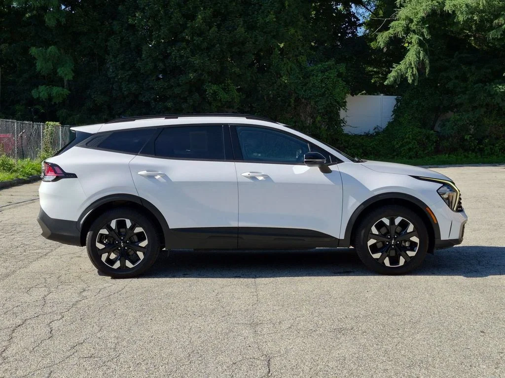 Used 2023 White Kia X-Line image 2