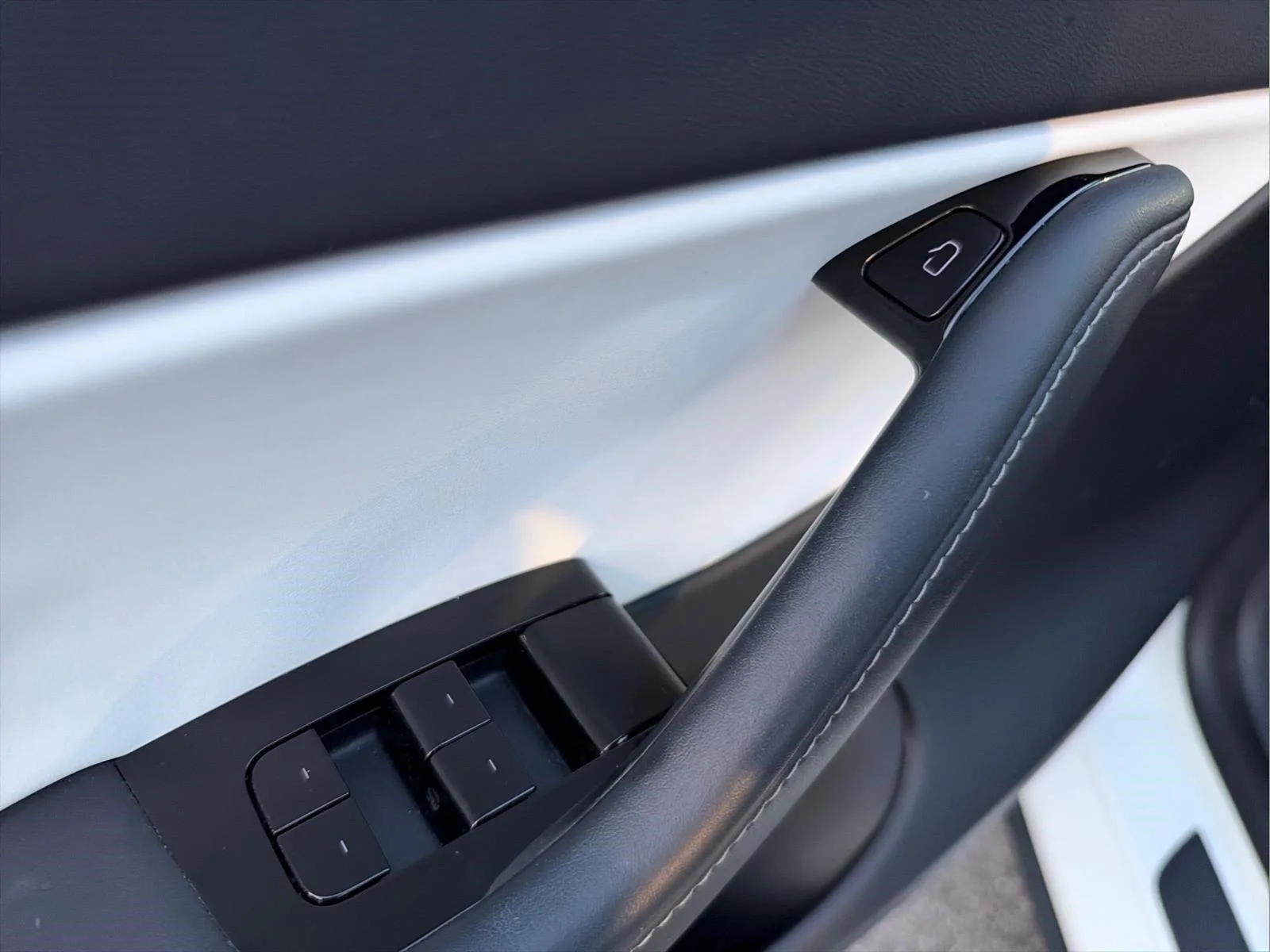 Used 2020  Tesla Long Range image 26