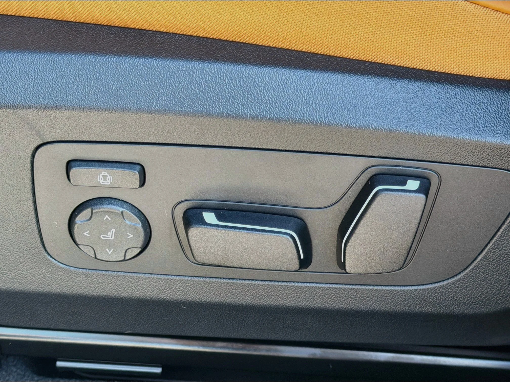 New 2026 Black Sapphire Metallic BMW M50 xDrive image 25
