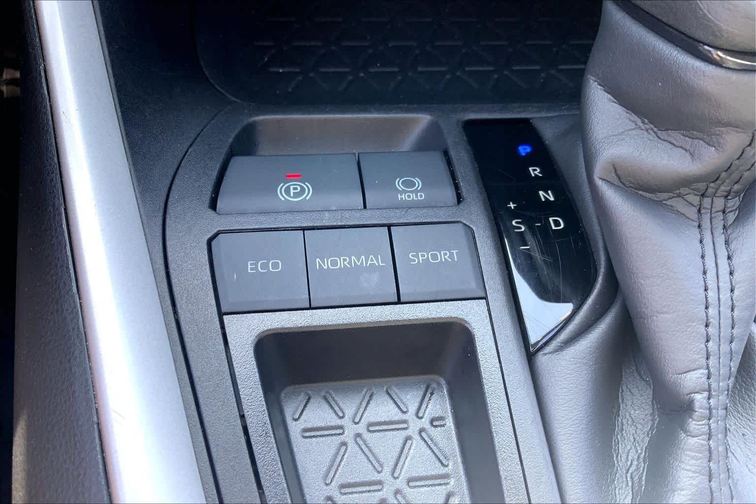 Used 2024 Midnight Black Metallic Toyota XLE image 35