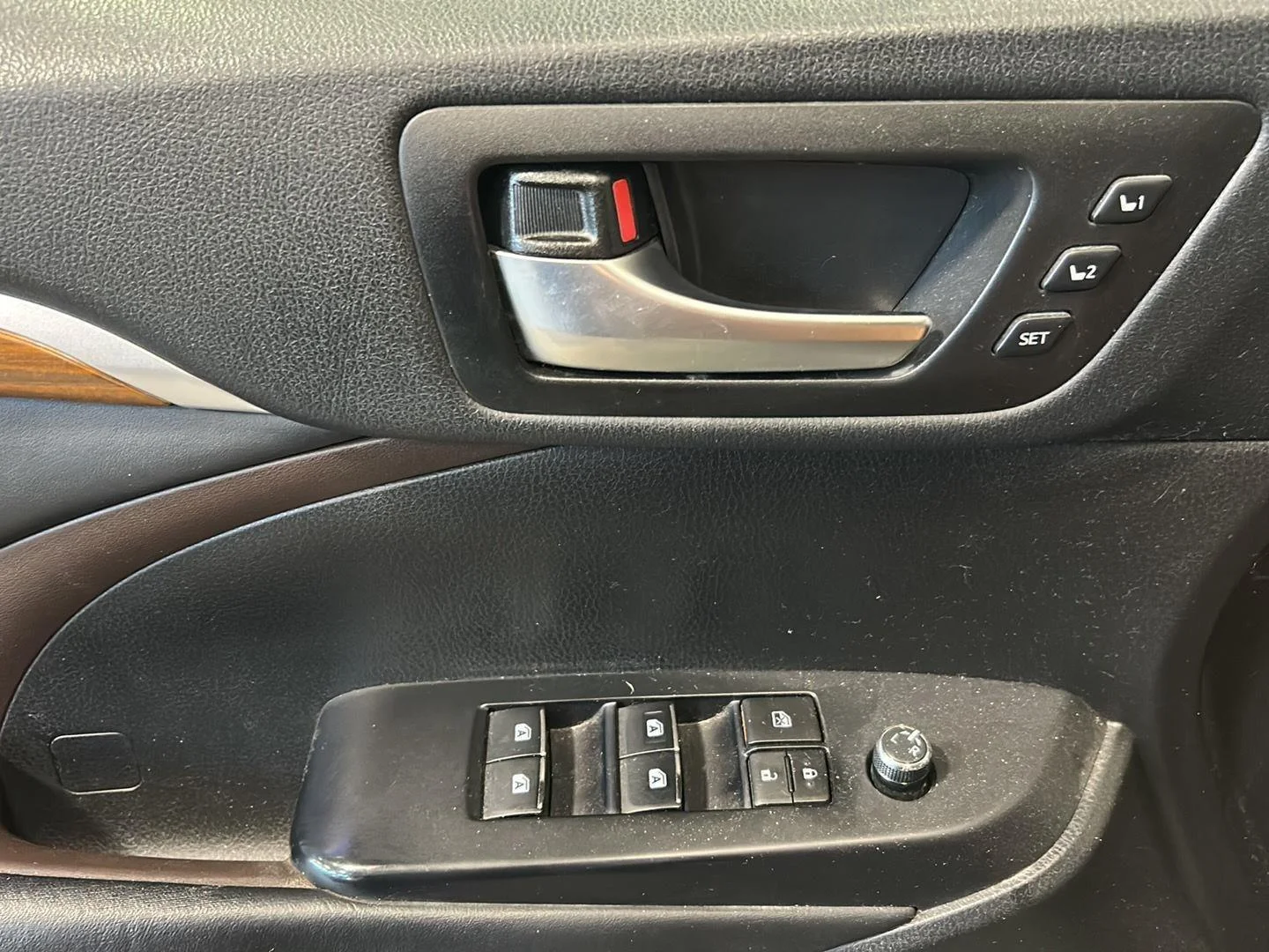 Used 2019 Alumina Jade Metallic Toyota Limited image 6
