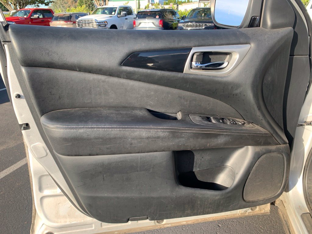 Used 2018 Silver Nissan SV image 10