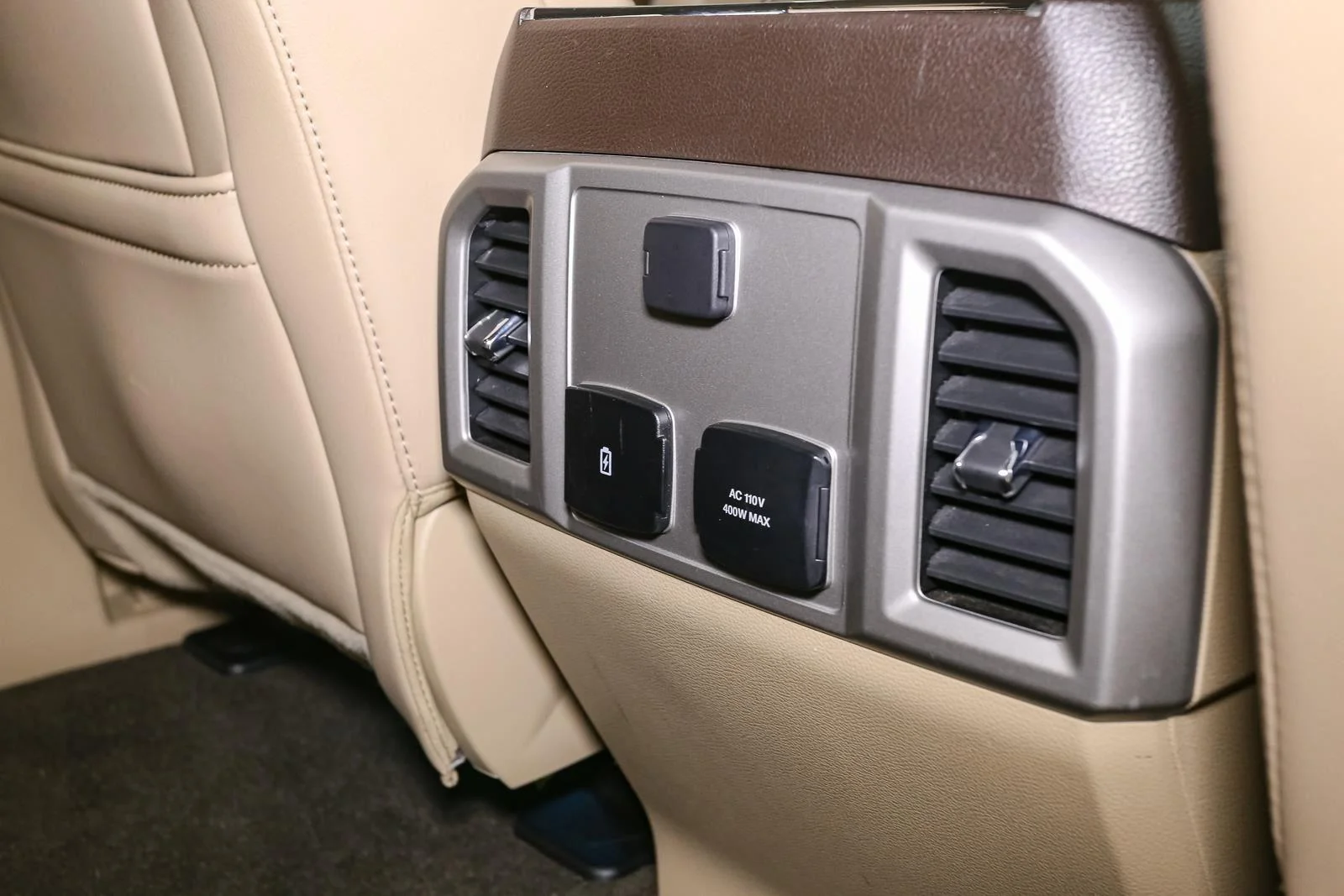 Used 2020 Silver Spruce Ford LARIAT image 22