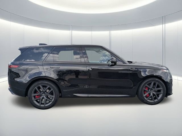Used 2023 Black Land Rover SE Dynamic image 7