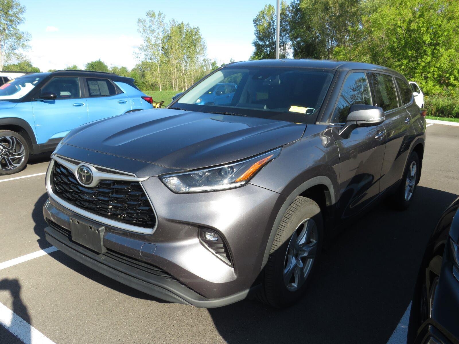 Used 2021 Magnetic Gray Metallic Toyota LE image 8