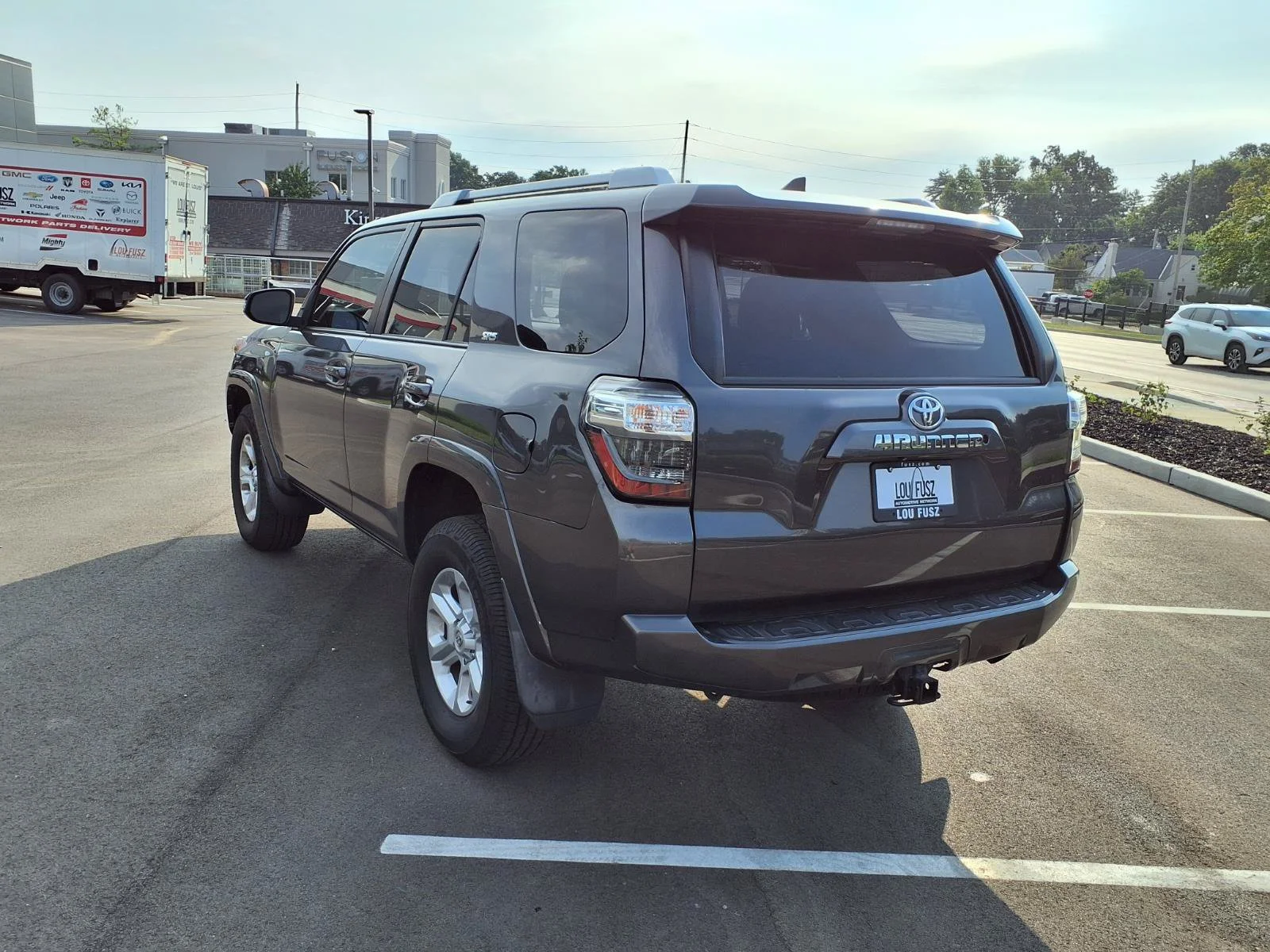 Used 2018 Magnetic Gray Metallic Toyota SR5 Premium image 28