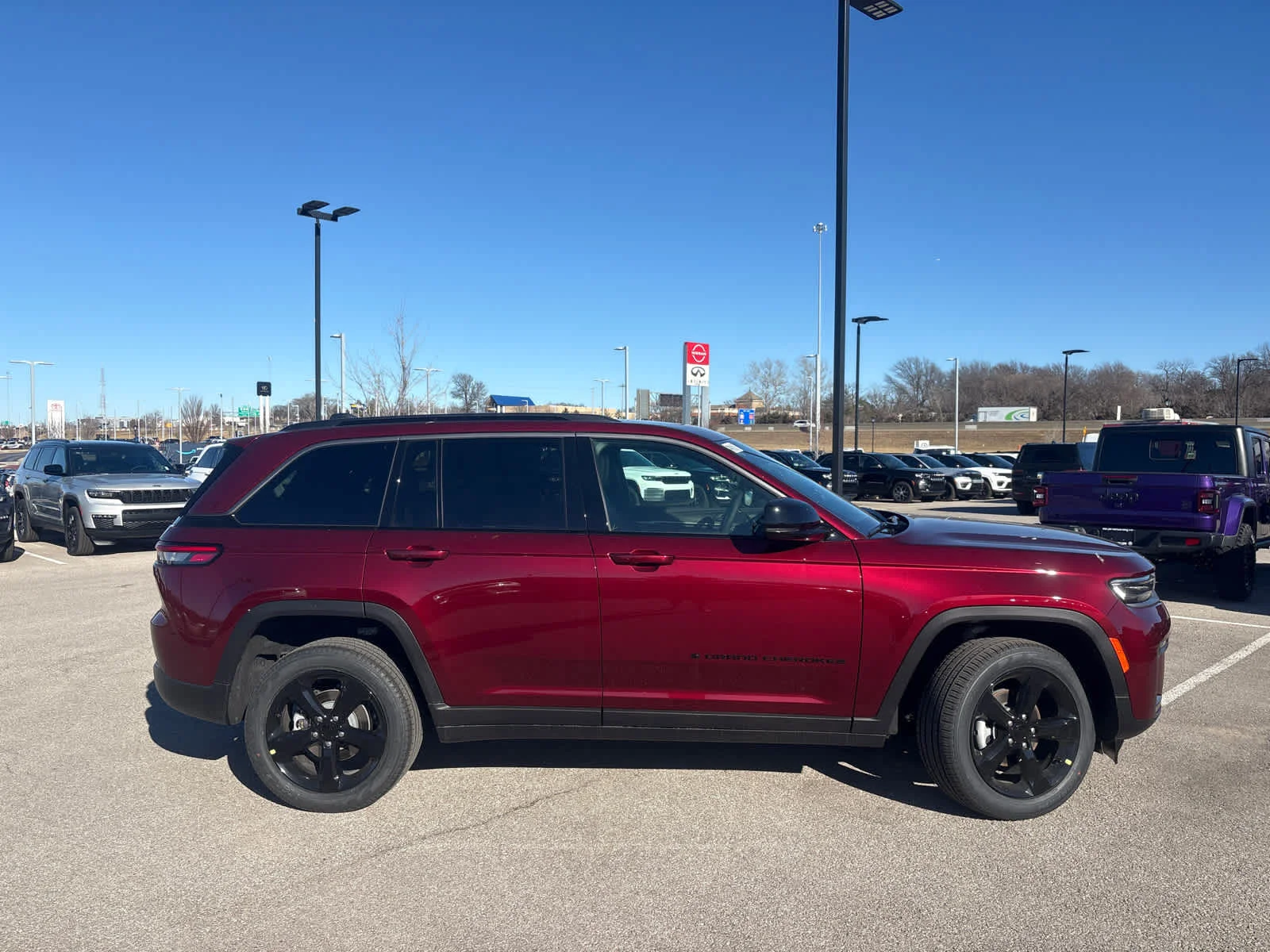 New 2026 Velvet Red Pearl-Coat Exterior Paint Jeep Limited image 10