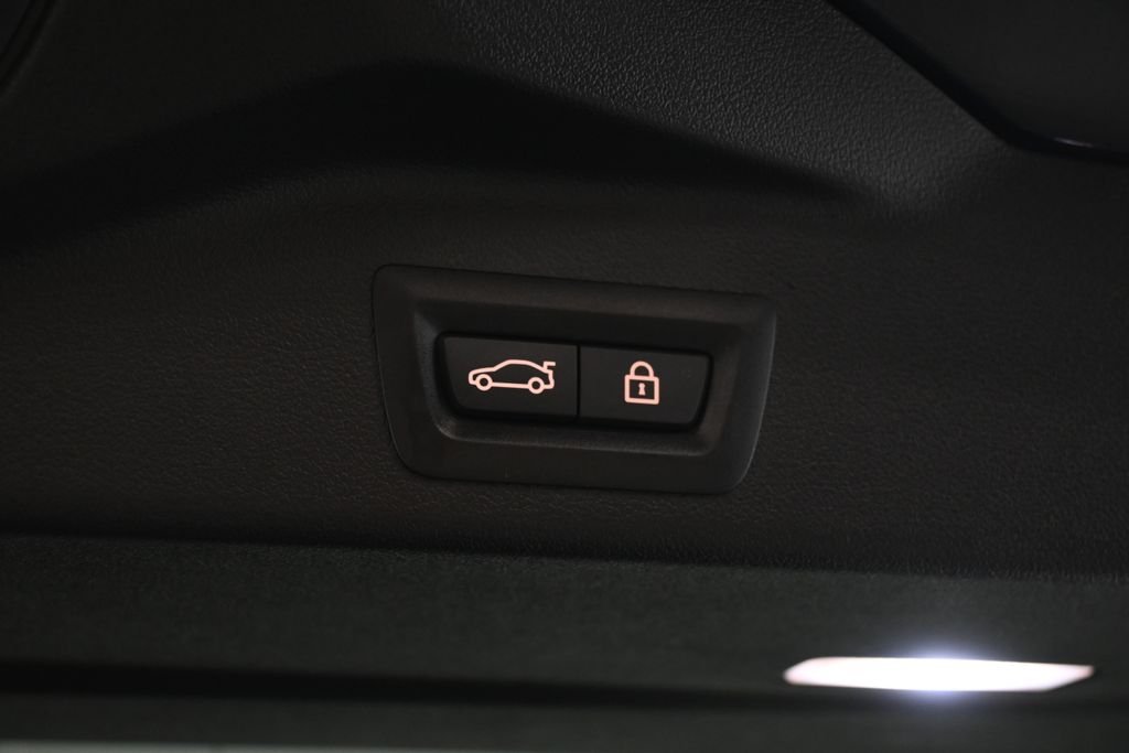 Used 2023 Black BMW xDrive40i image 37