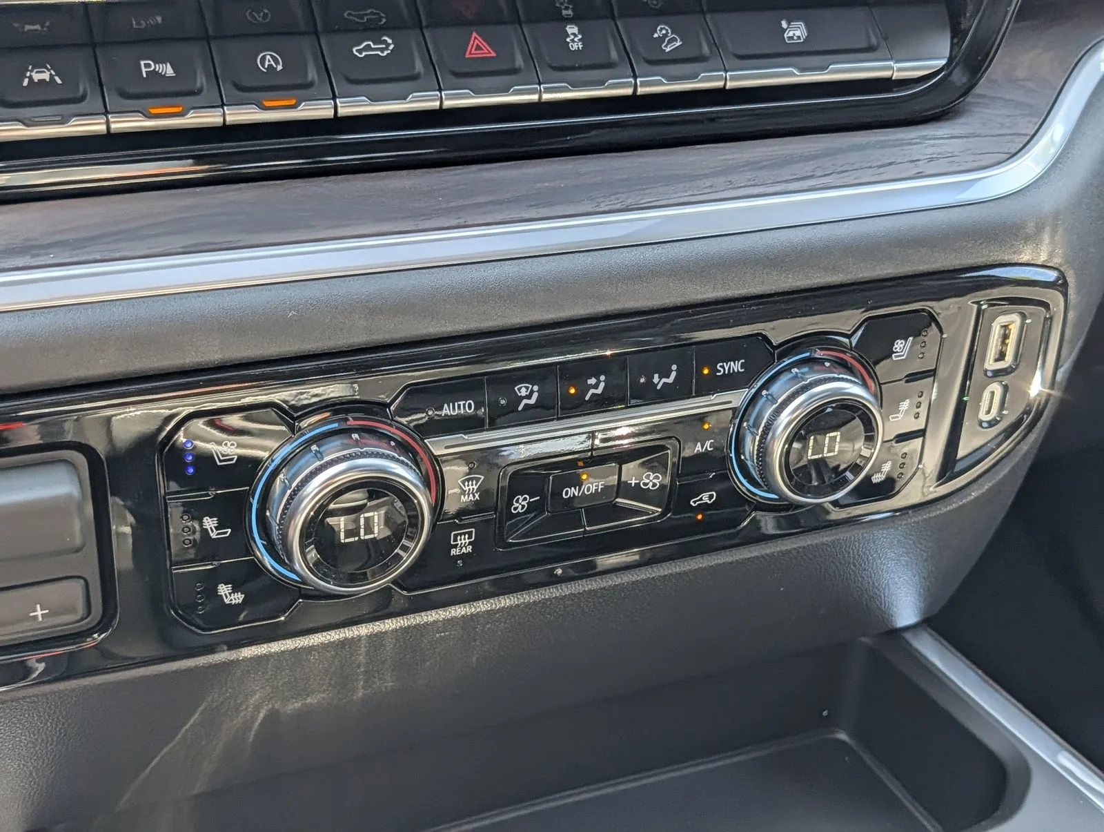 2026 GMC Sierra 1500 SLT - Photo 11