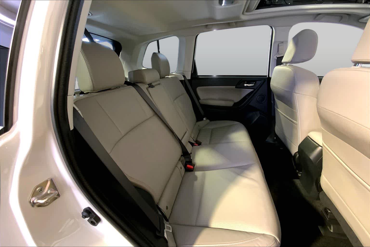 Used 2018 Crystal White Pearl Subaru Limited image 20