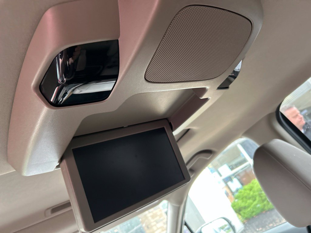 Used 2019 White Diamond Pearl Honda Touring image 5