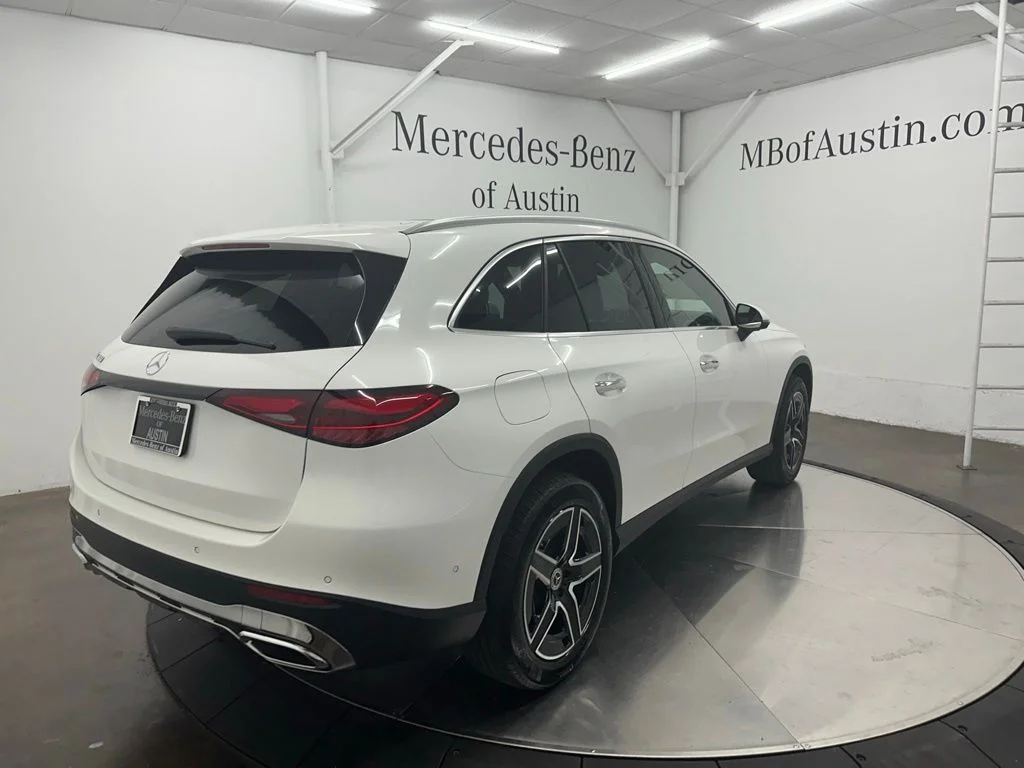 New 2027 White Mercedes-Benz GLC 300 image 7
