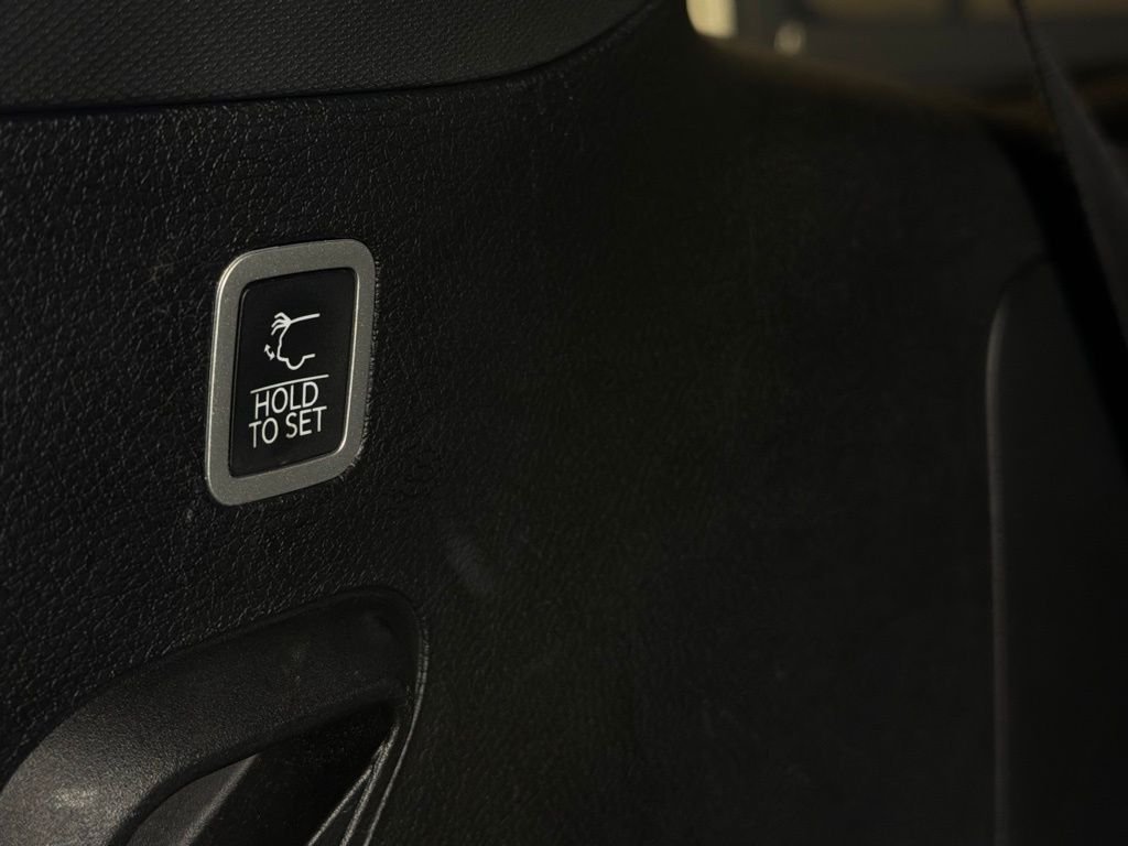 Used 2023 White Jeep Series III image 34