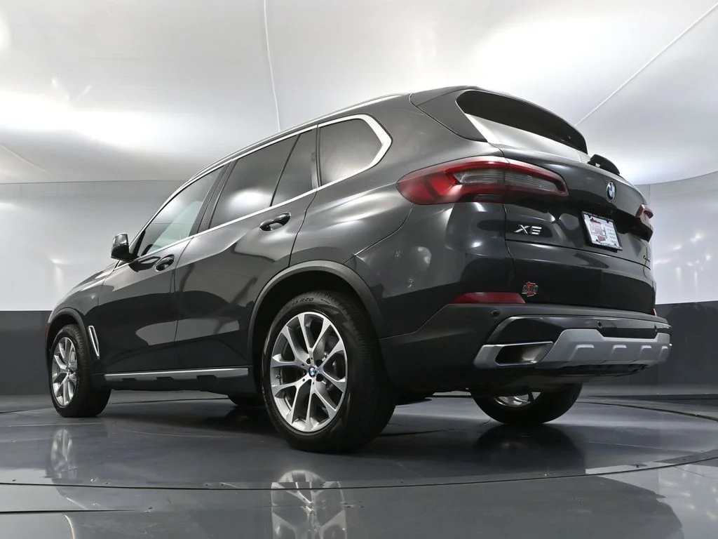 Used 2023 Gray BMW xDrive40i image 55