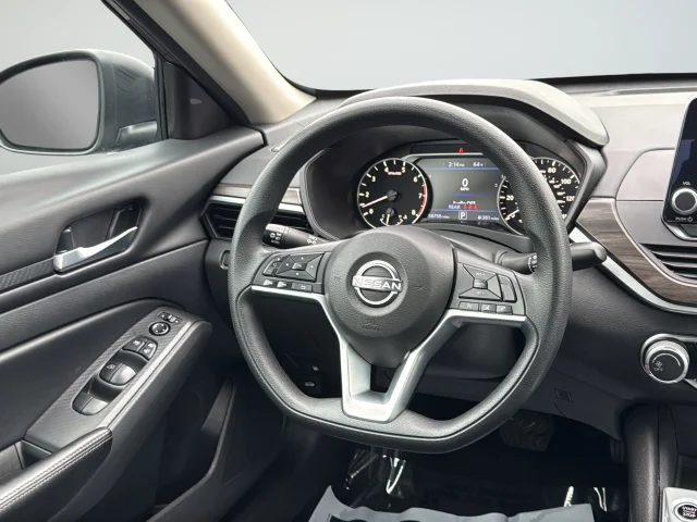 Used 2025 Gray Nissan 2.5 SV image 37