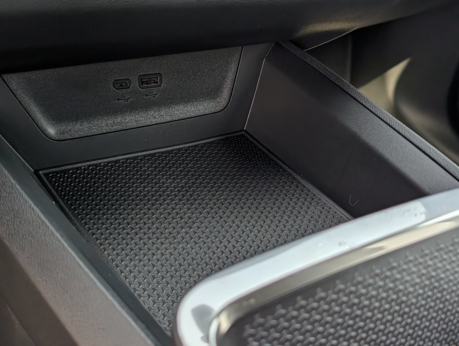 2027 Chevrolet Equinox LT - Photo 13