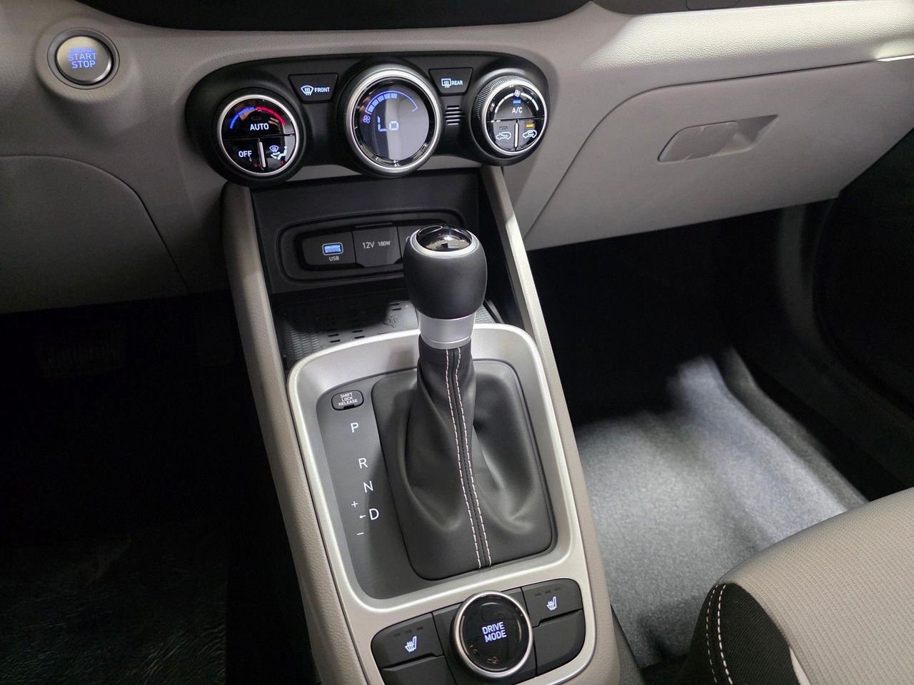 New 2026 Shimmering Silver Hyundai SEL image 27