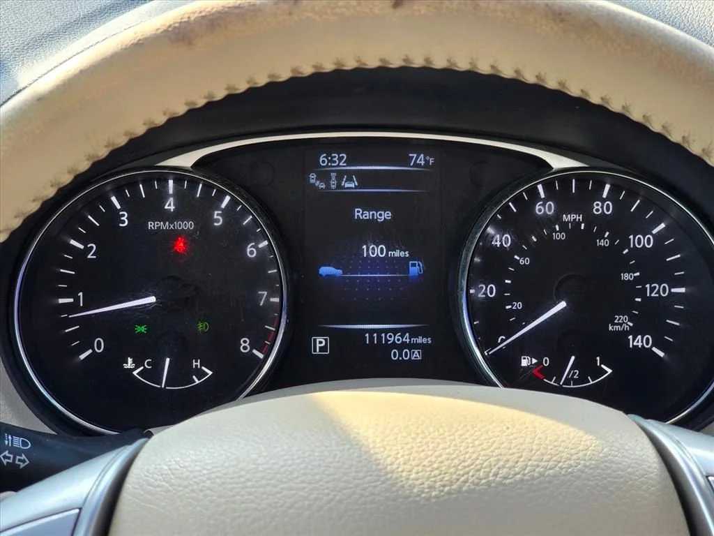 Used 2015 Red Nissan SL image 7