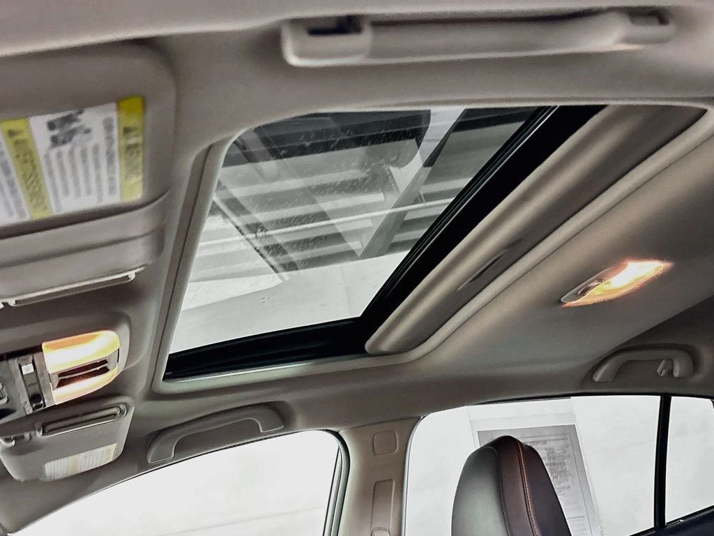 Used 2018 Crystal White Pearl Subaru 2.0i Limited image 19