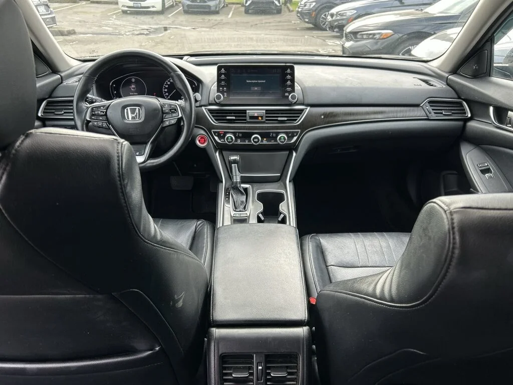 Used 2018  Honda Sedan 1.5T Touring CVT One Owner   No Reported Acc image 28