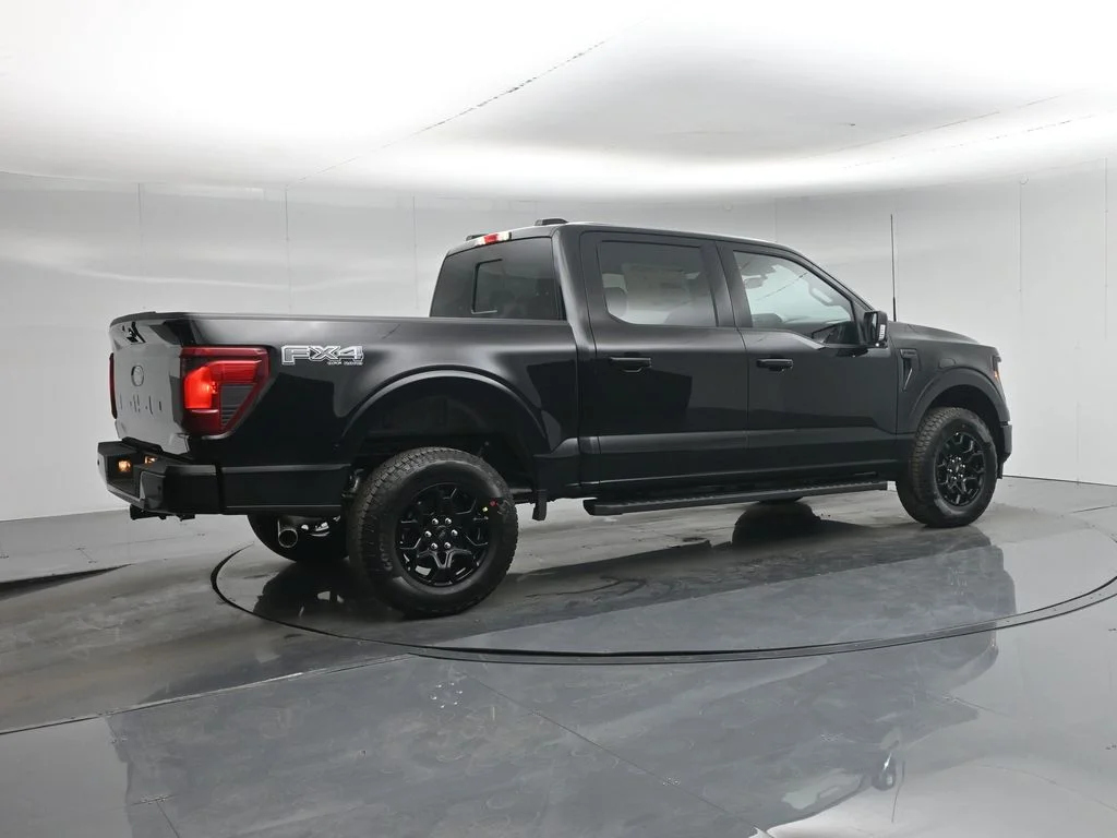 New 2026 Agate Black Metallic Ford XLT image 32