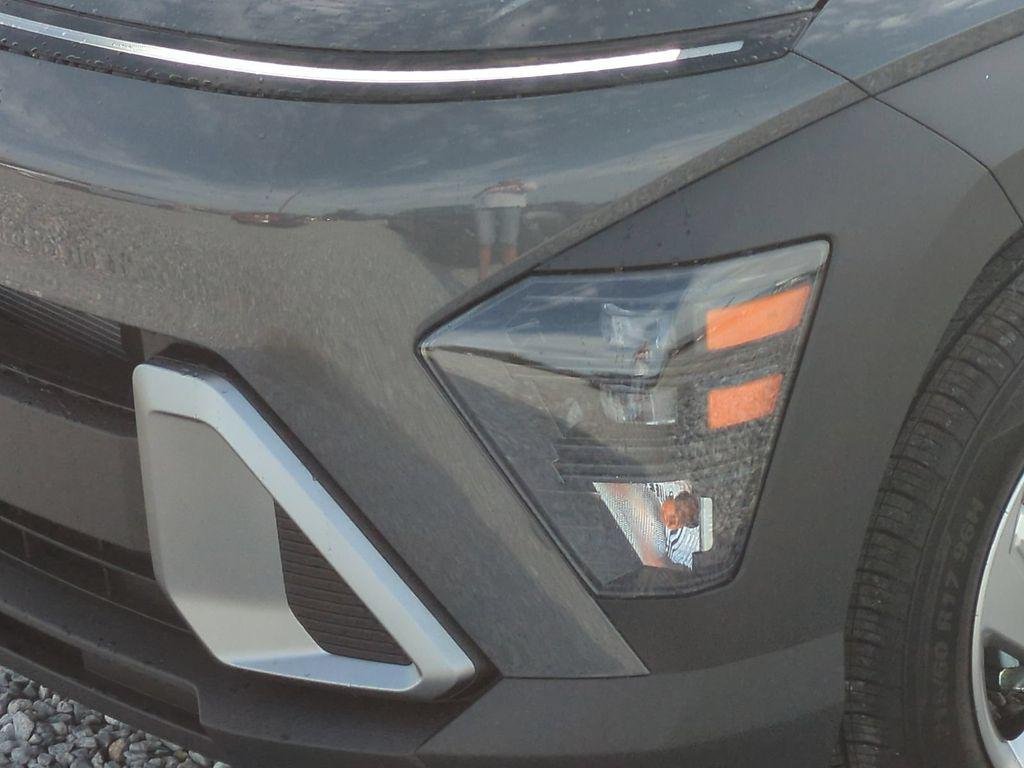 New 2027 Gray Hyundai SE FWD image 10