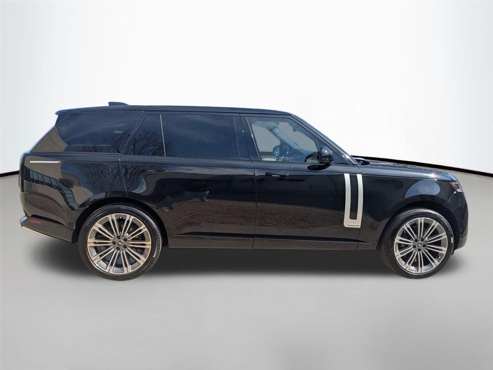 Used 2025 Santorini Black Metallic [Black] LAND ROVER AUTOBIO image 4
