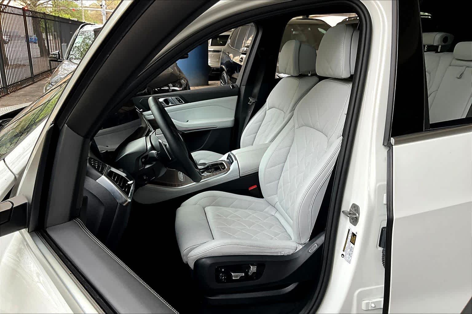 Used 2026 Alpine White BMW sDrive40i image 9