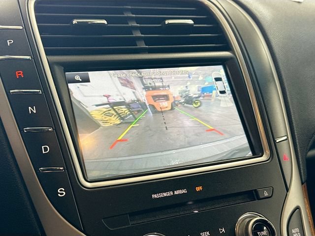 Used 2016 Tan Lincoln Select image 14