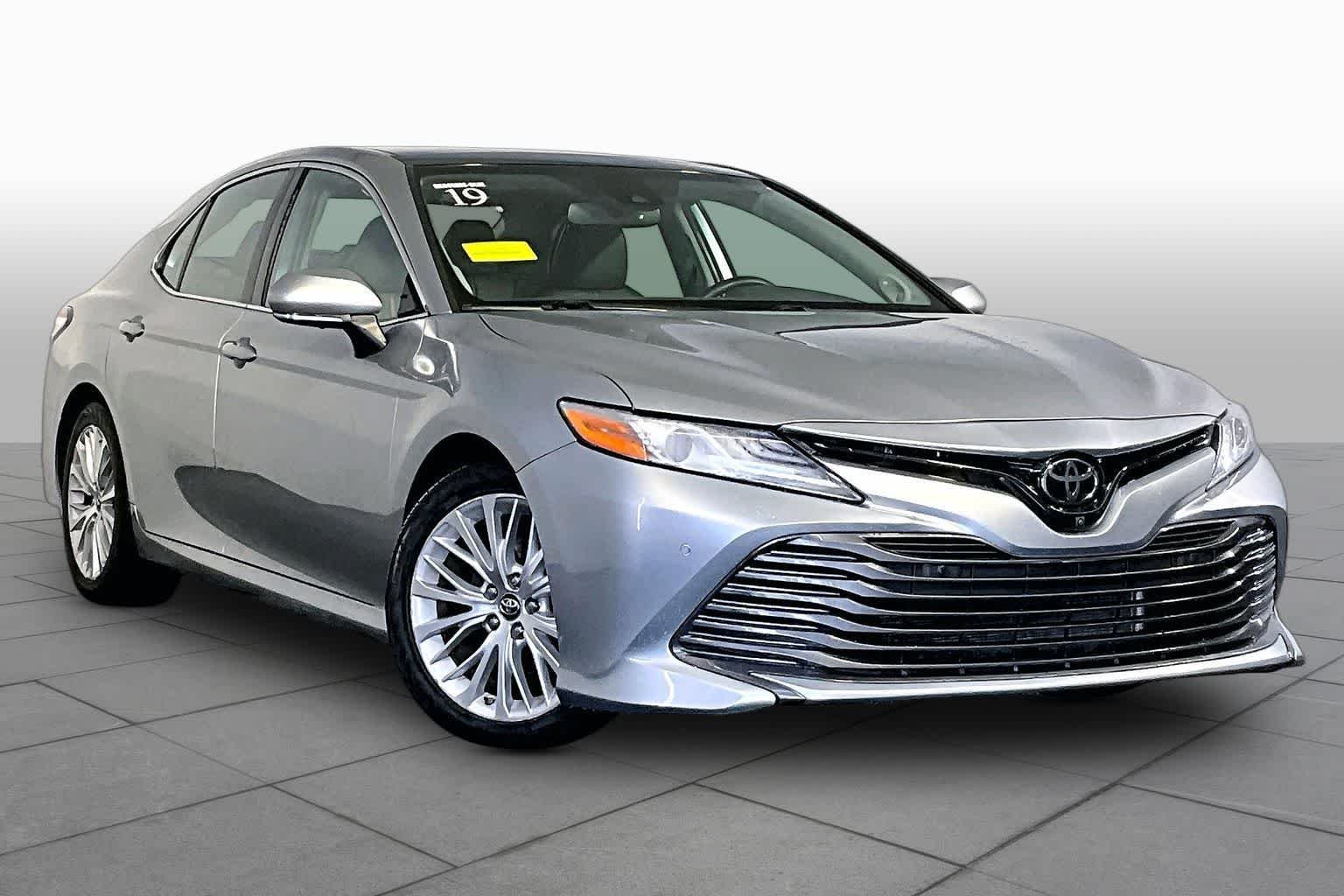 Used 2019 Celestial Silver Metallic Toyota XLE image 3