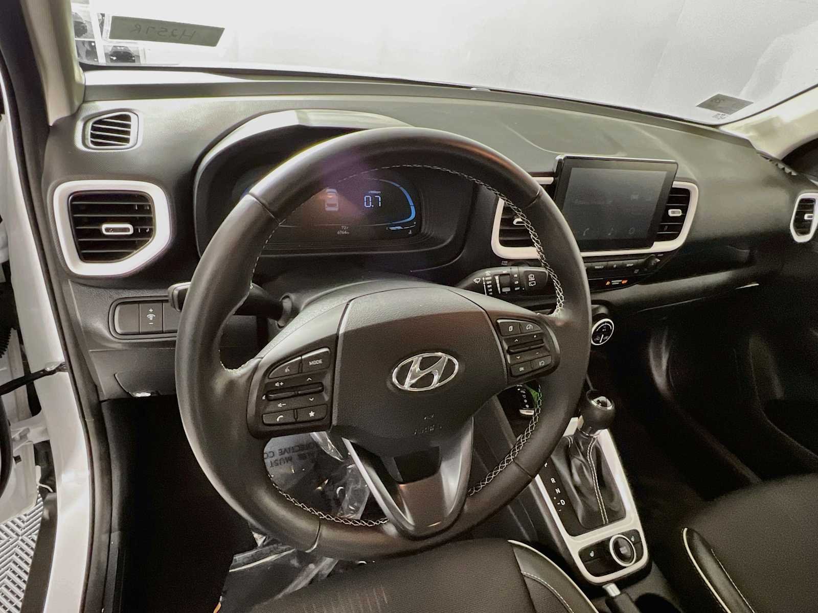Used 2026 Lunar White w/Black Roof Hyundai SEL image 11