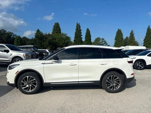 Used 2022 White Lincoln Standard image 8