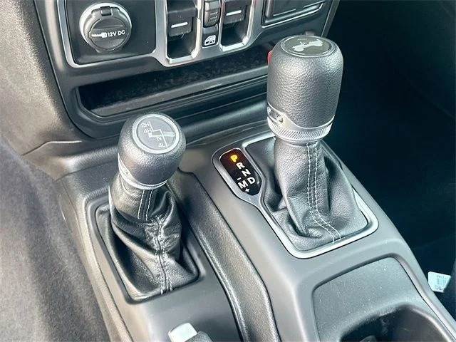 2025 Jeep Wrangler 4-Door Sahara - Photo 11