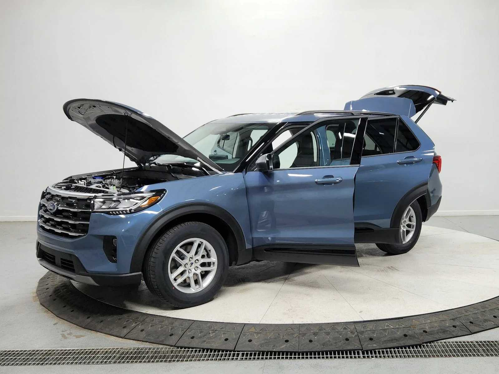 Used 2026 Vapor Blue Metallic Ford Active image 11