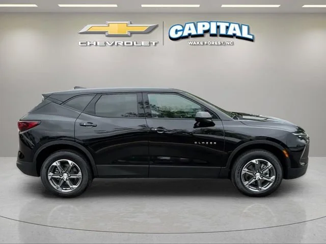 Used 2025 Black Chevrolet 2LT image 7