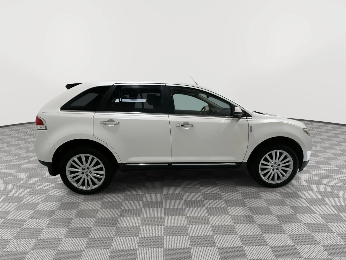 Used 2015 White Lincoln AWD image 6