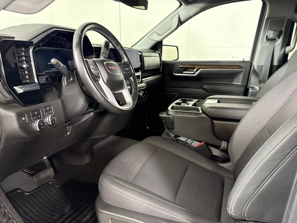 Used 2023 White GMC Elevation image 26