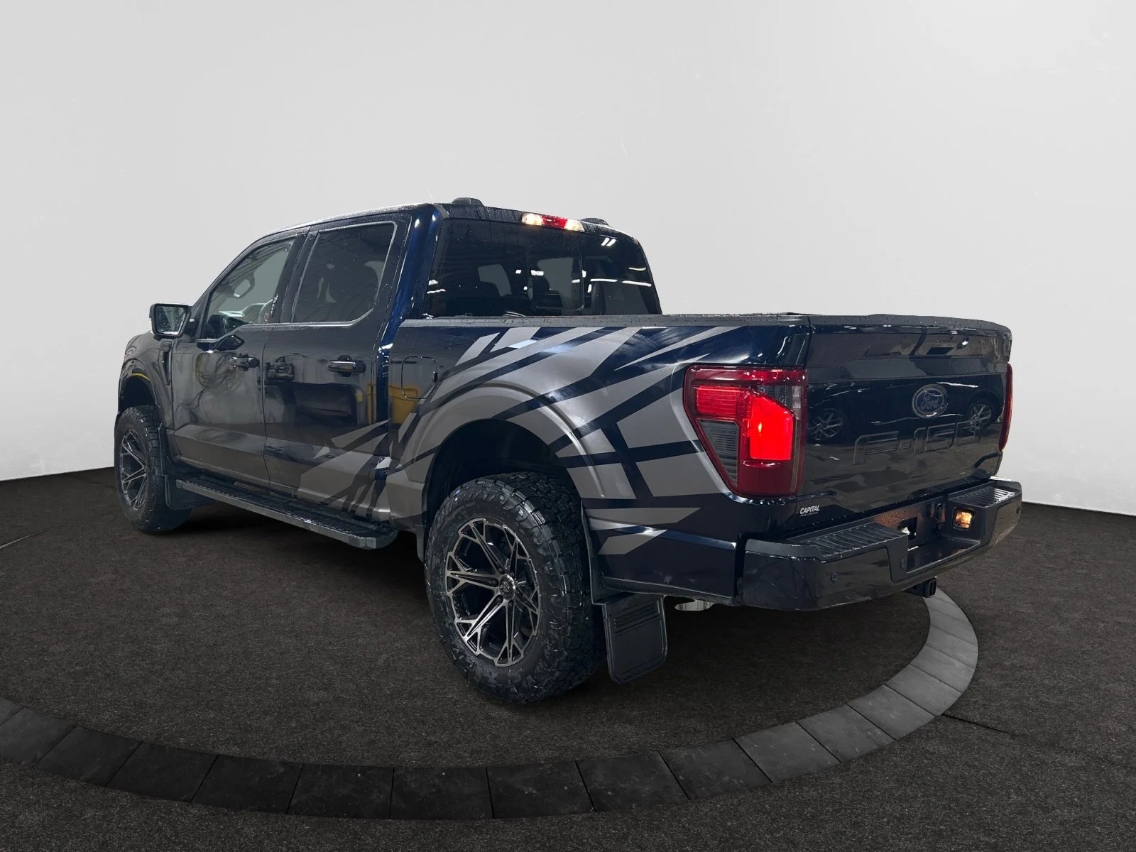New 2026 Antimatter Blue Metallic Ford XLT* w/level kit, rims & tires image 3