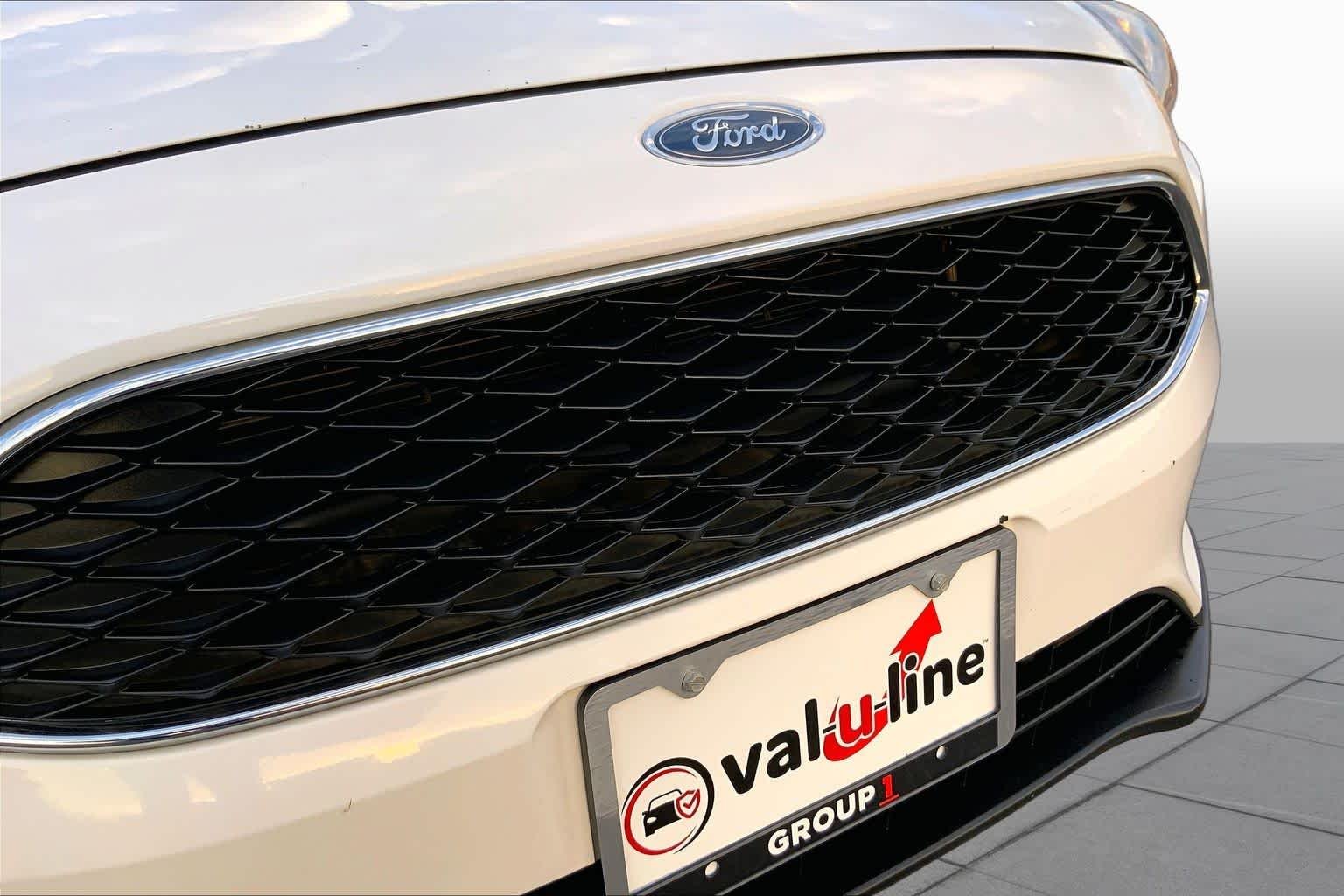 Used 2017 Oxford White Ford SE image 29