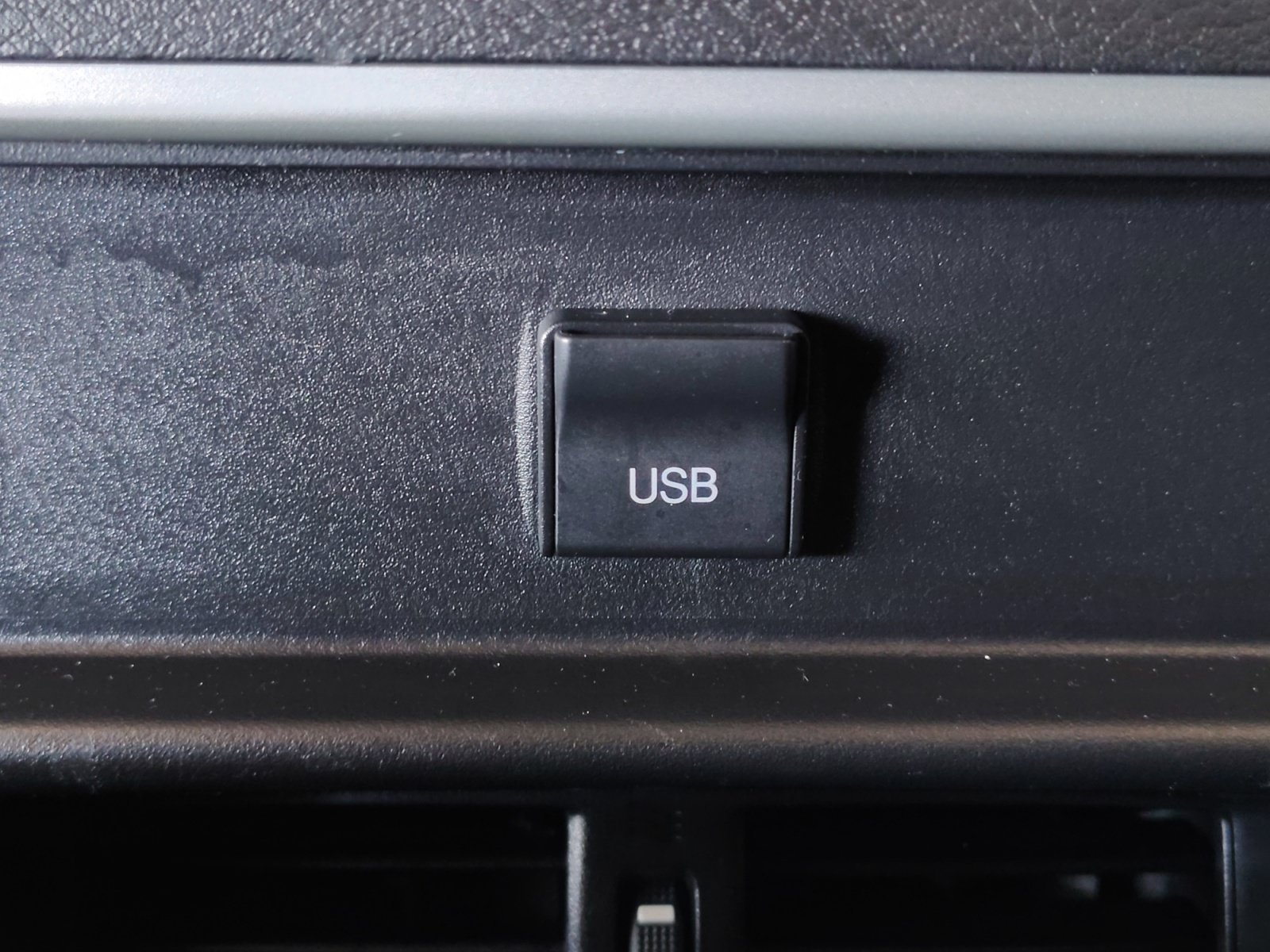 Used 2017 Gun Metallic Nissan SL image 33